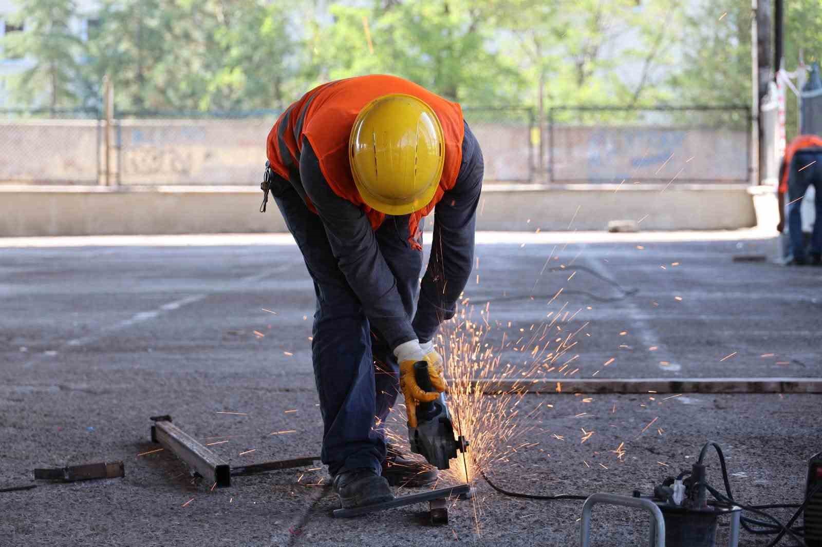 Kırıkkale&rsquo;de 22 milyon liralık yatırımla 5 kapalı pazar yeri yenileniyor