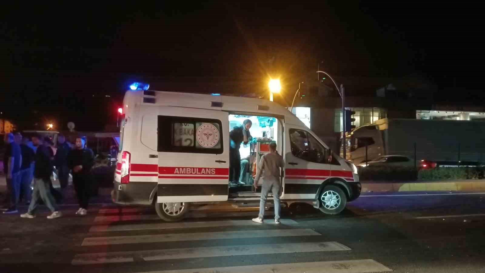 Motosiklet ile &ccedil;arpışan otomobil takla atarak ters d&ouml;nd&uuml;: 1&rsquo;i ağır 4 yaralı