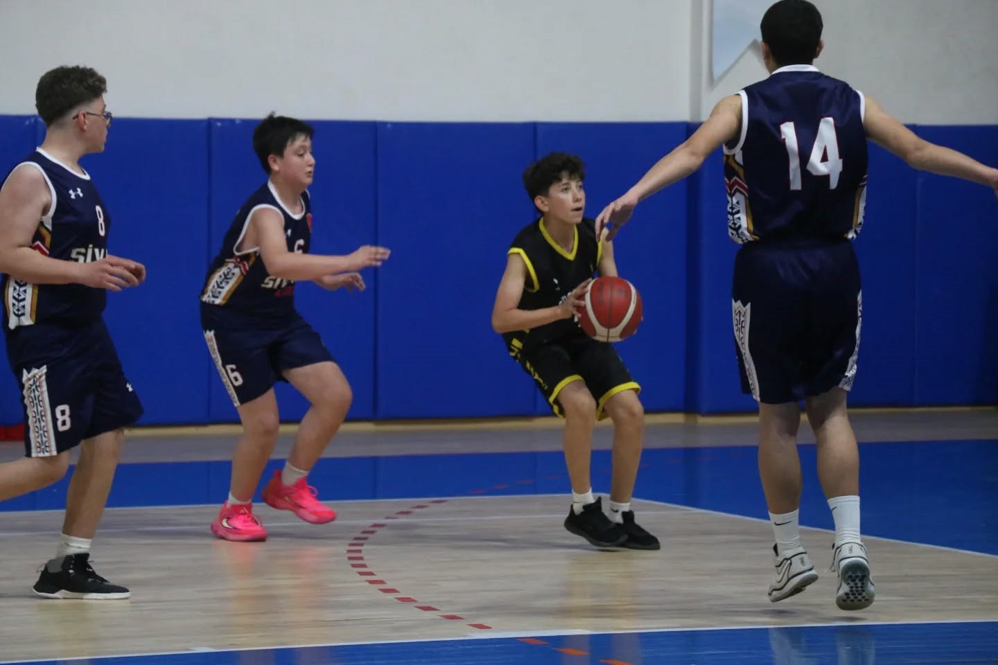 Sivas&rsquo;ta basketbol r&uuml;zg&acirc;rı esti