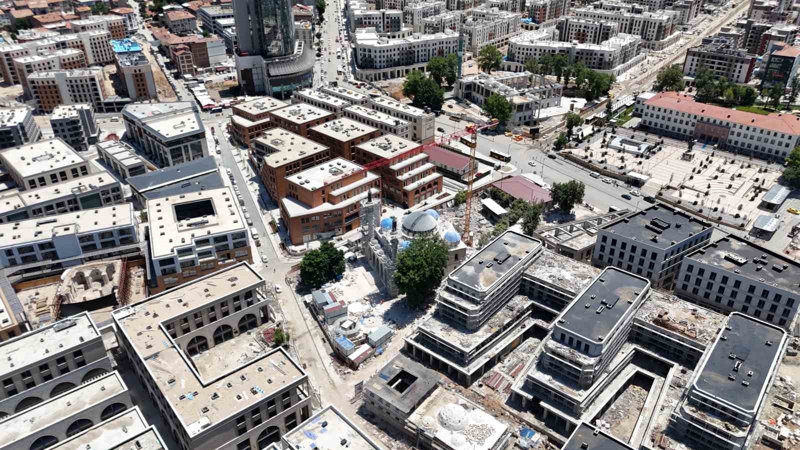 Depremde yıkılan Malatya’nın simgesi Yeni Cami’de restorasyonda sona yaklaşıldı