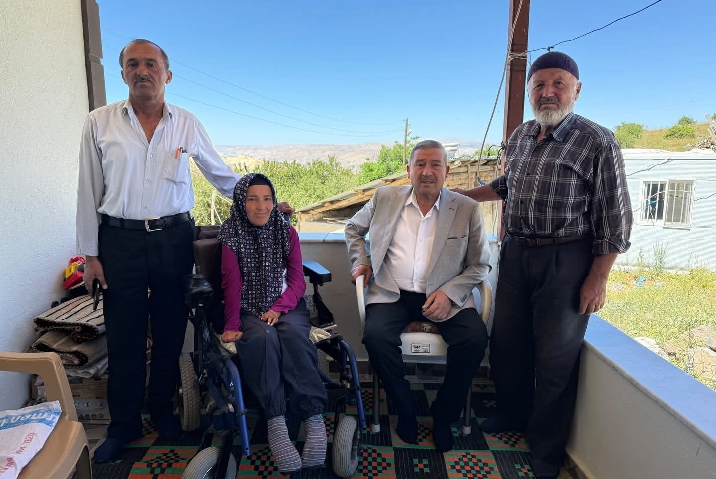 Darende&rsquo;de Yenipınar Mahallesi&rsquo;ne menfez, mahalle konağı ve yol yatırımı