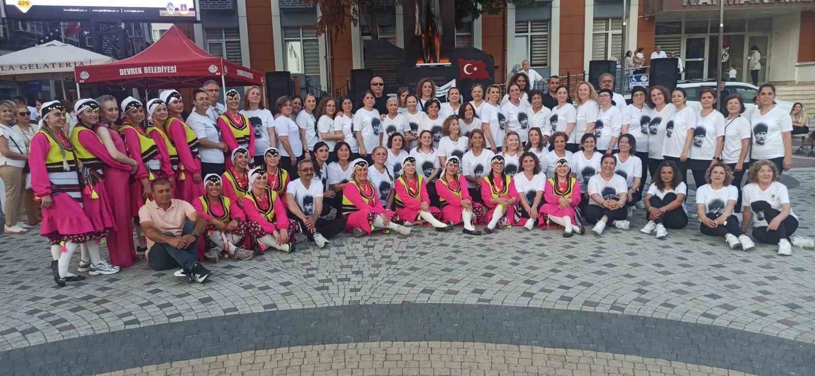 Devrek’te düzenlenen şenlikte vatandaşlar doyasıya eğlenmenin tadını çıkardılar