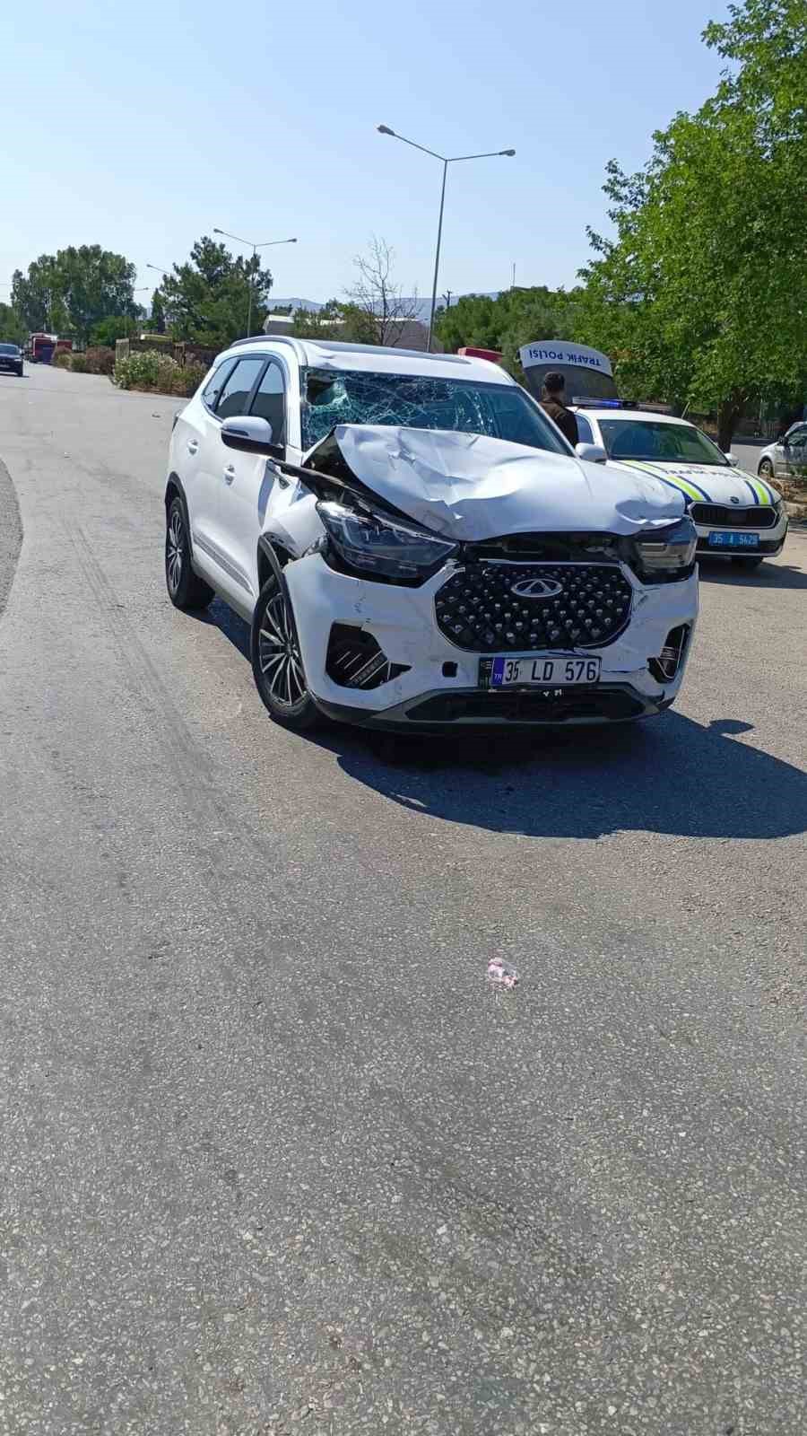 15 yaşındaki &ccedil;ocuğun kullandığı otomobil motosiklete &ccedil;arptı, s&uuml;r&uuml;c&uuml; ağır yaralandı