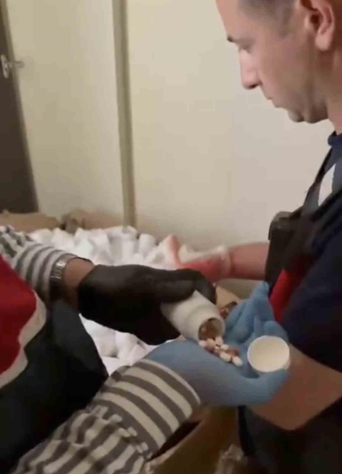 22 yaşındaki gen&ccedil; kız 47 bin adet uyuşturucu hapla yakalandı