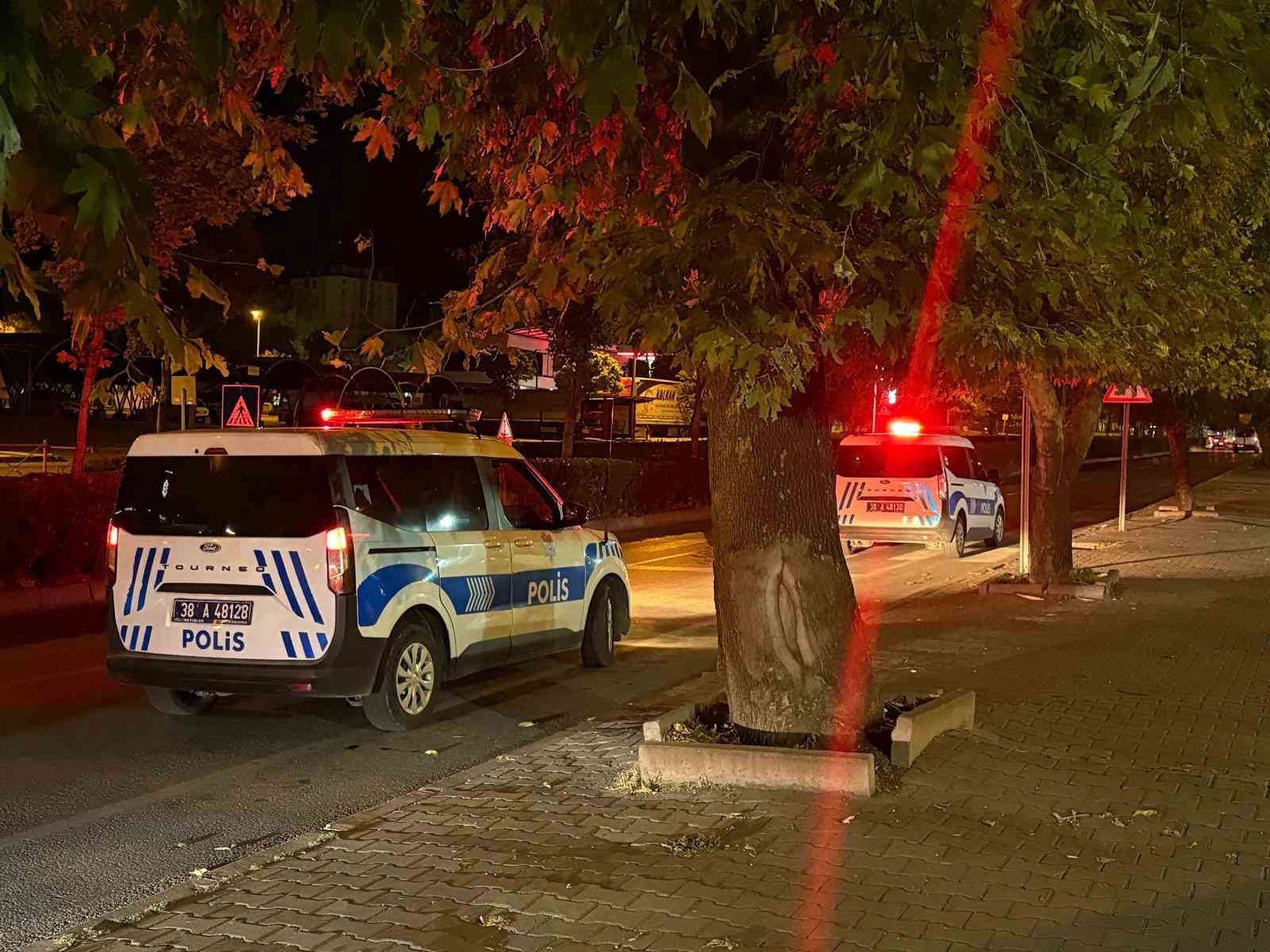 Trafikte ‘yan bakma’ kavgasında kan aktı: 1 yaralı