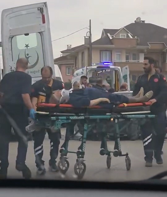 Bursa’da minibüs ile otomobil çarpıştı: 9 yaralı