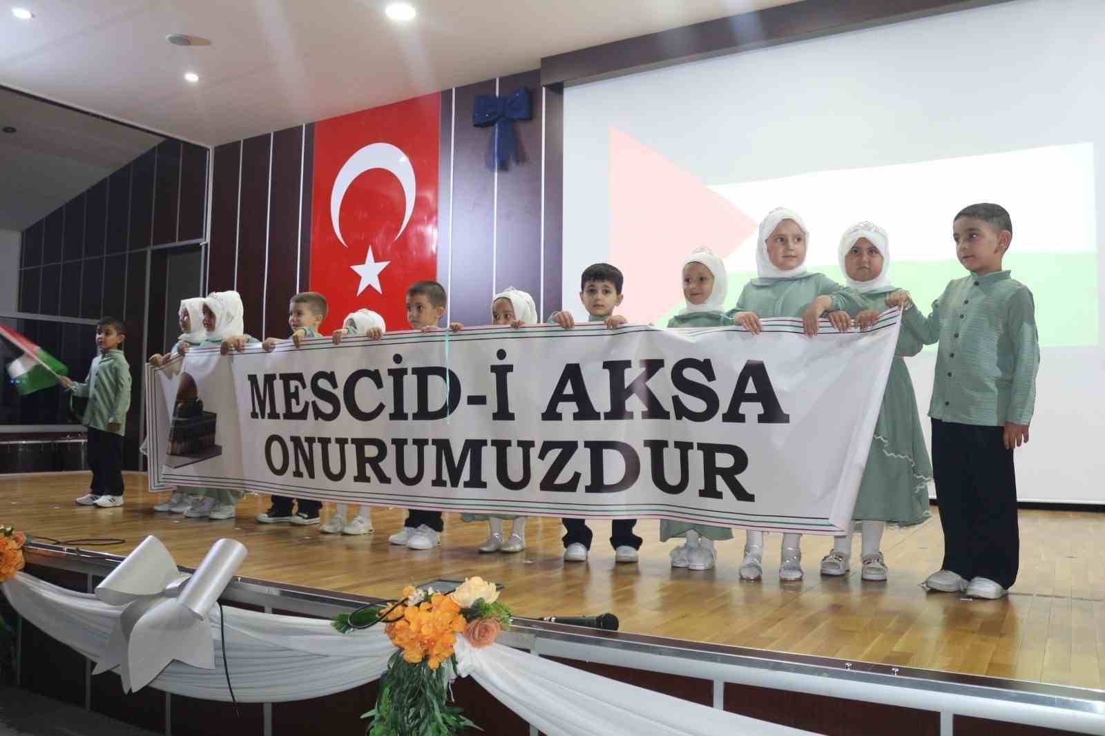 Kardeş Kur&rsquo;an Kursları yılsonunu coşkuyla kutladı