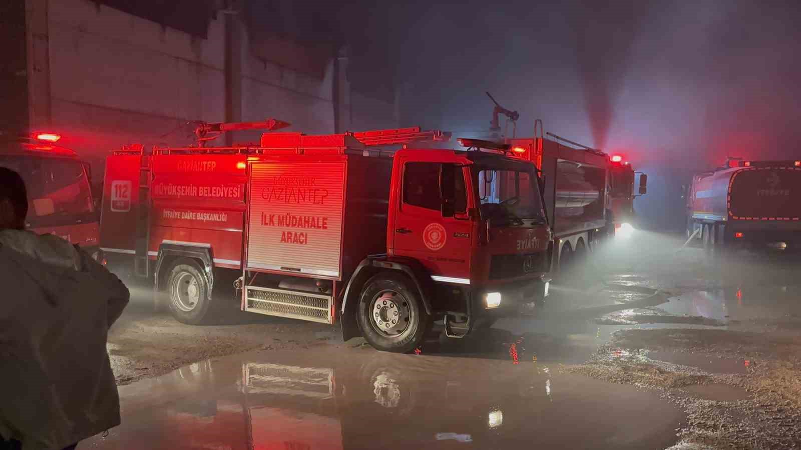 Gaziantep’te mobilya fabrikasında yangın