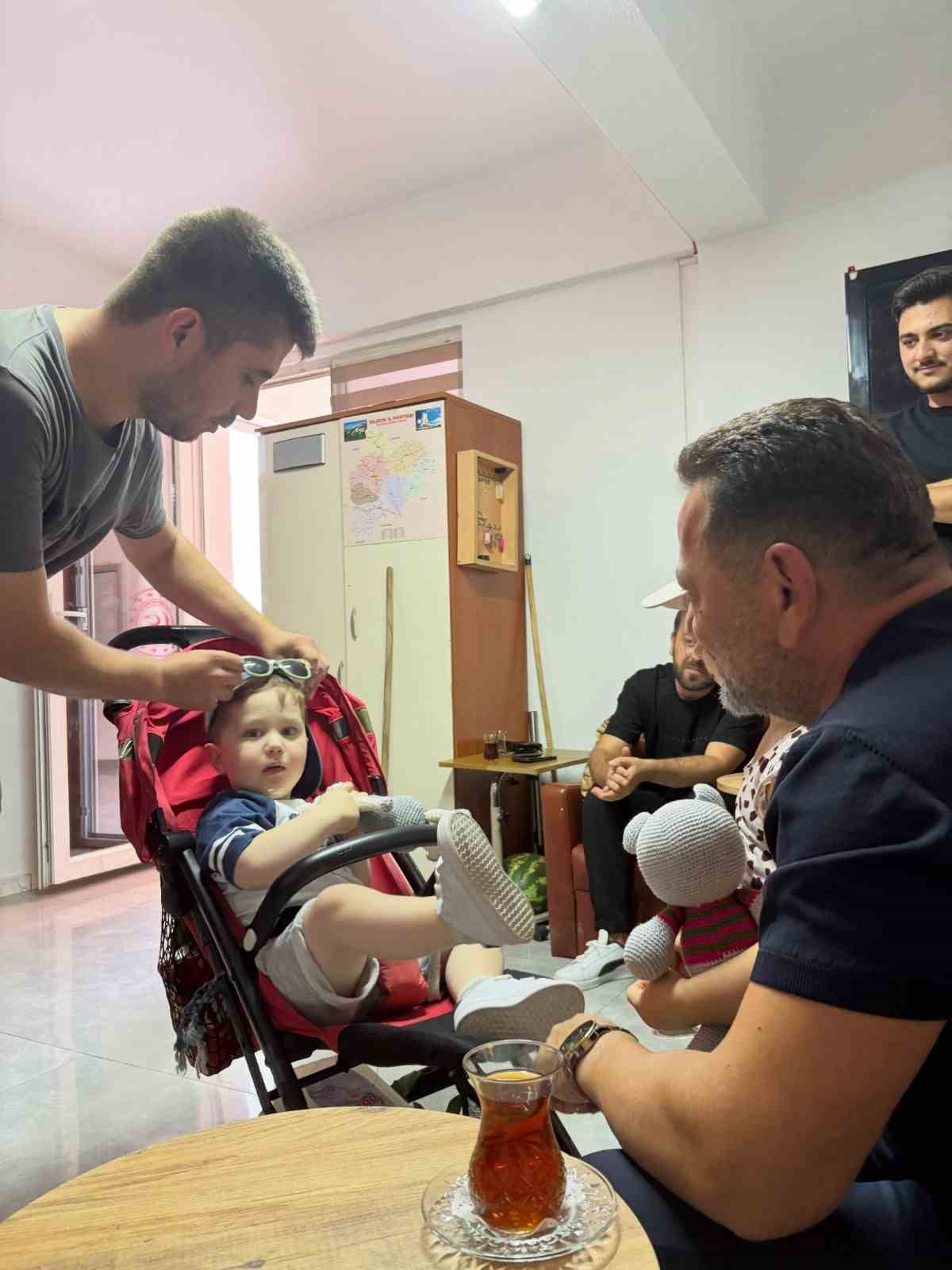 Makamın en &ouml;zel misafirleri minikler oldu