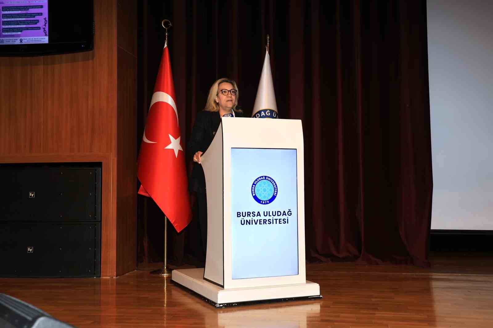 Tütün endüstrisinin evrimi ve tehlikeleri masaya yatırıldı