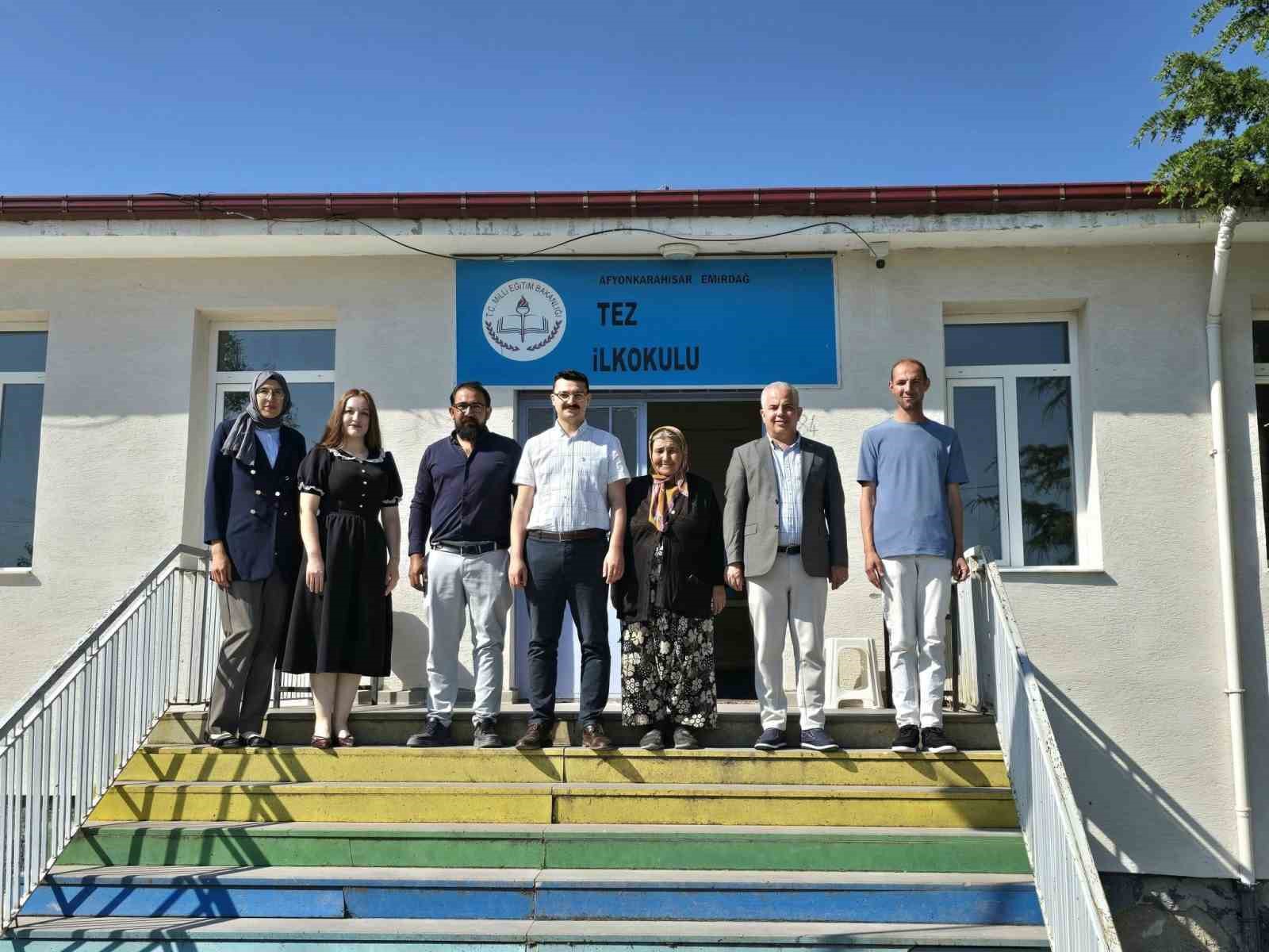 Emirdağ Tez İlkokulu&rsquo;nda &ouml;ğrenciler karne sevinci yaşadılar