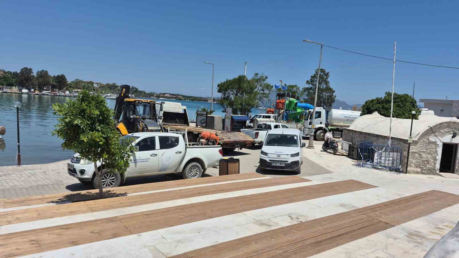 MUSKİ ekipleri sızıntıyı zamanında m&uuml;dahale etti