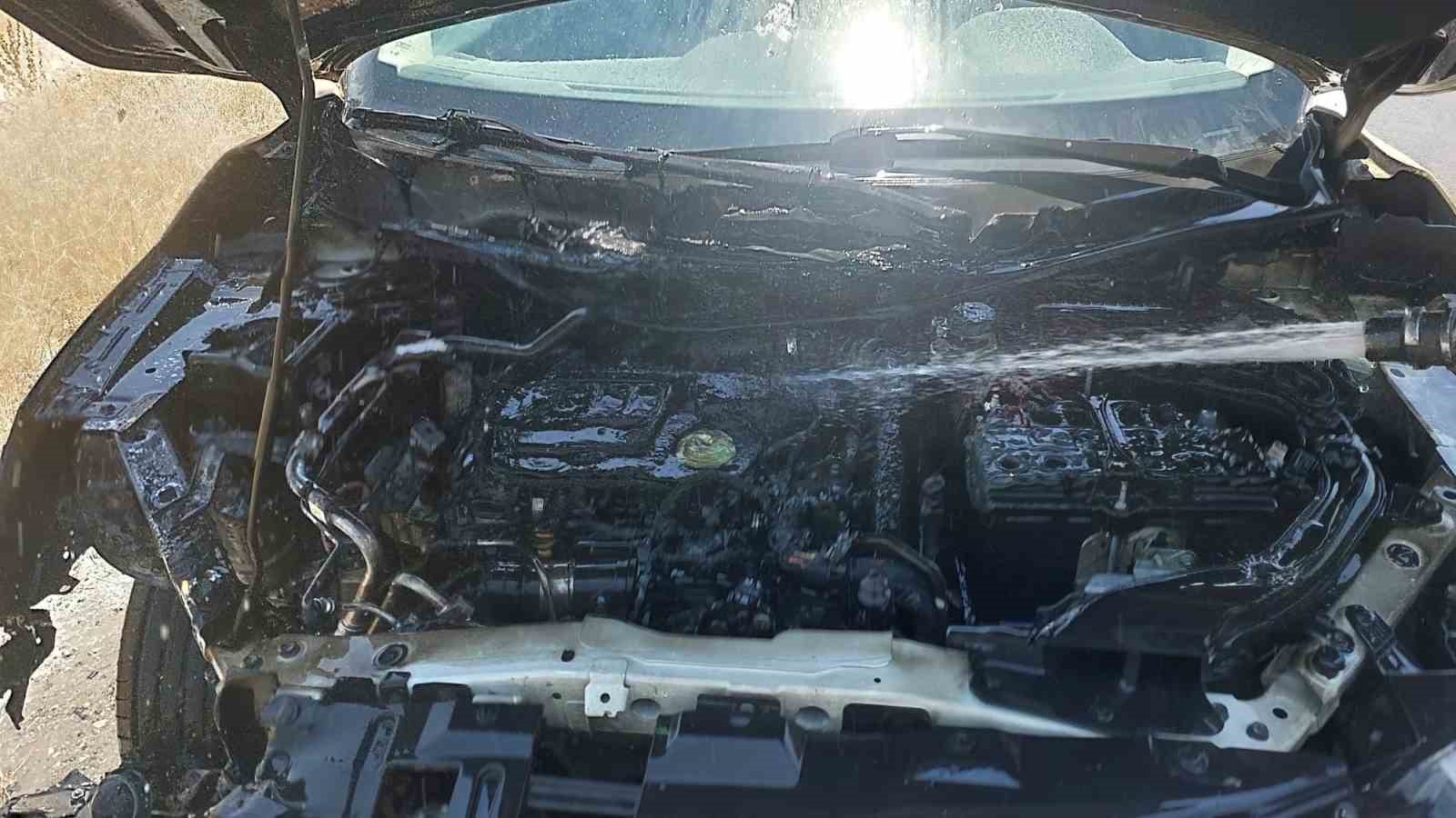 SUV araç yangında kullanılamaz hale geldi