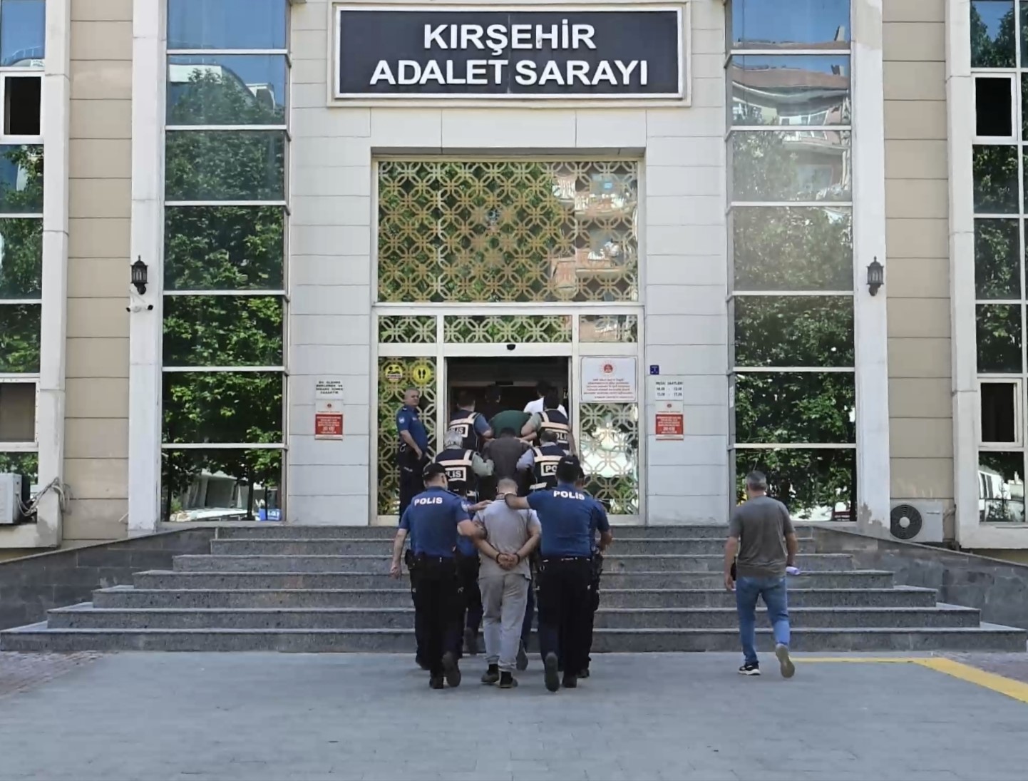 Kırşehir’de 10 milyon liralık iş yeri hırsızlığında 5 şüpheli tutuklandı