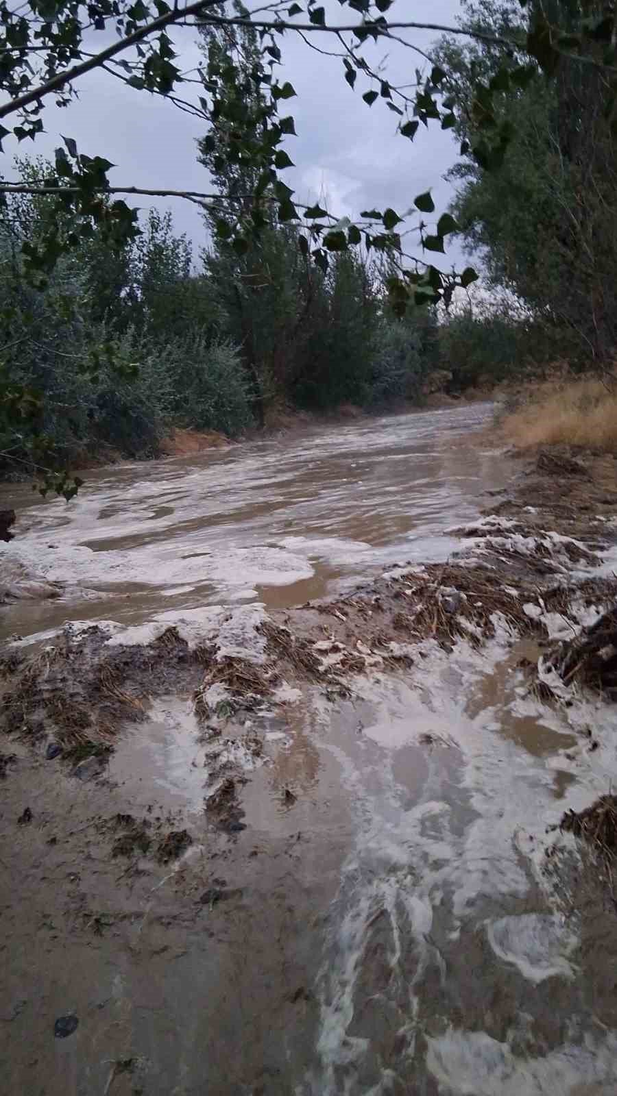 &Ccedil;orum&rsquo;da kuvvetli sağanak hayatı olumsuz etkiledi