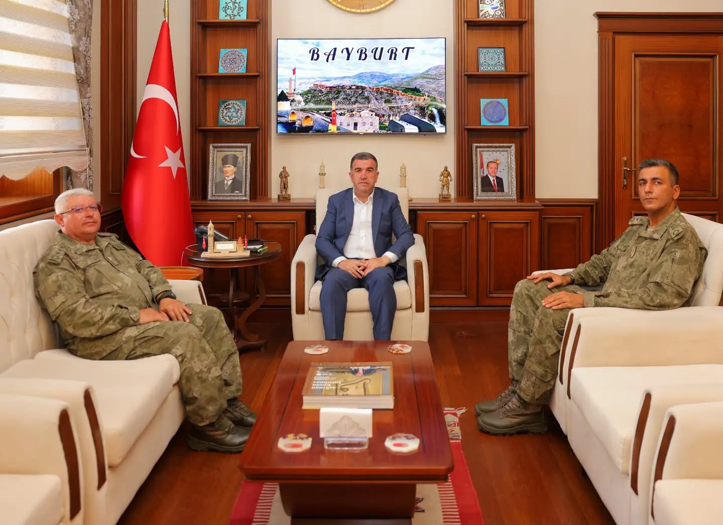 Bayburt Garnizon Komutanlığında görev değişimi