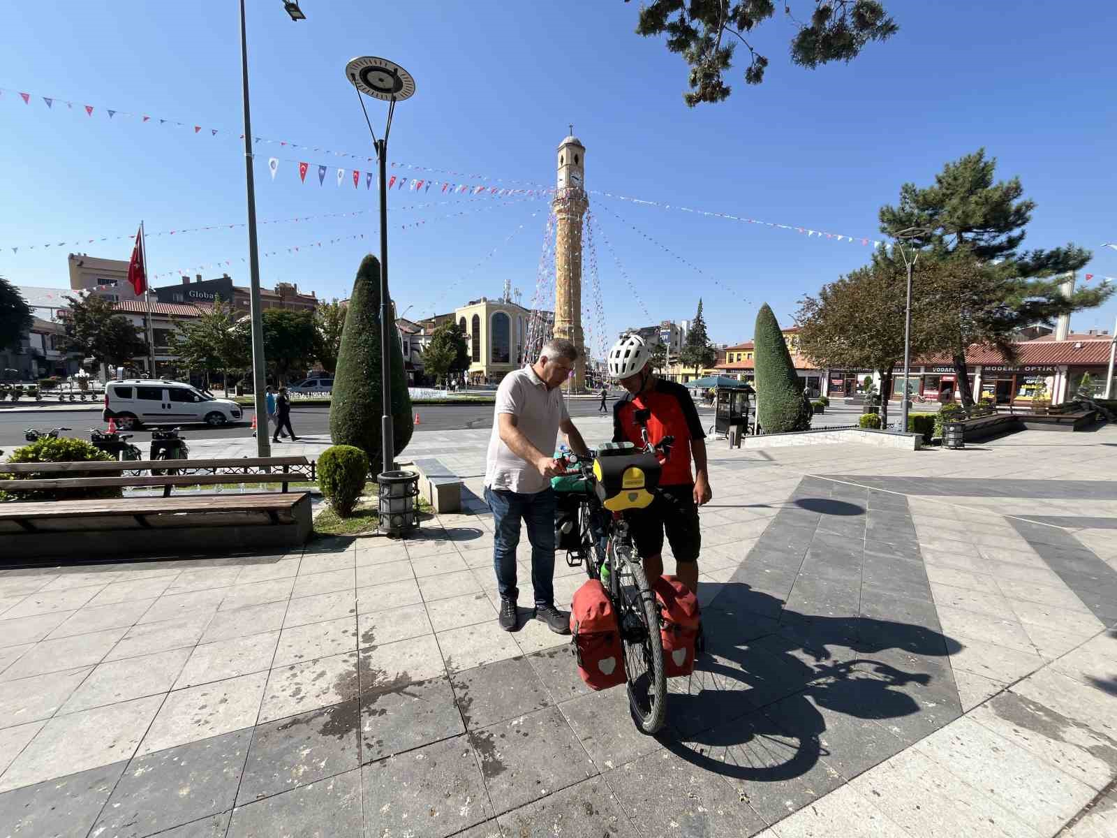 13 yıllık bisiklet tutkunu, en büyük hayali için dünyayı pedallayacak