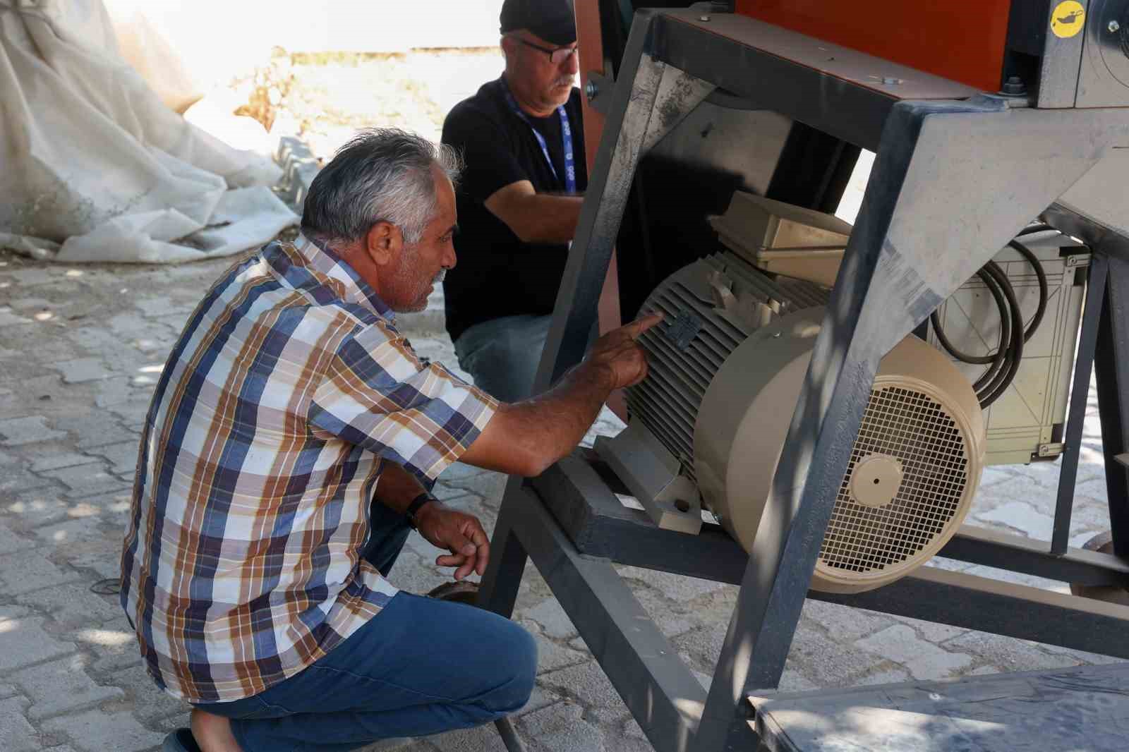 B&uuml;y&uuml;kşehir&rsquo;den Korkutelili &uuml;reticiye yem ezme makinesi desteği