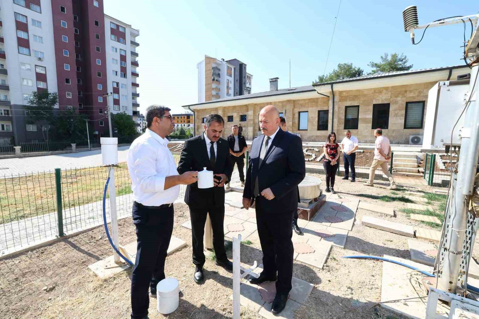 Vali Küçük, meteoroloji müdürlüğünü ziyaret etti