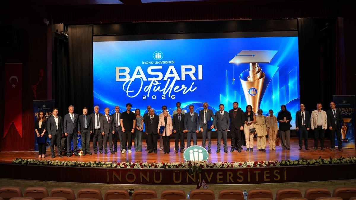 İnönü Üniversitesi’nde başarı ödülleri sahiplerini buldu