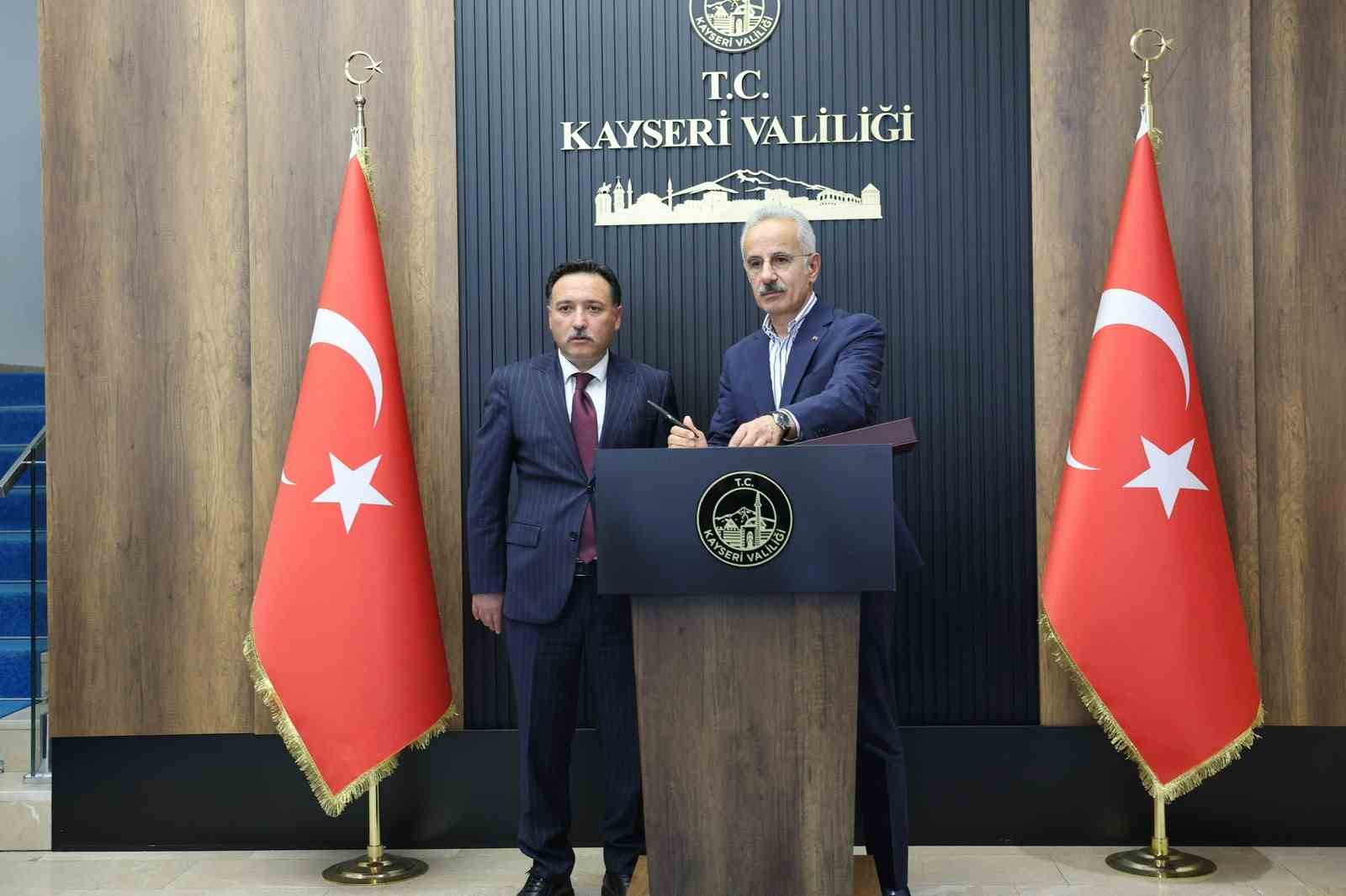 Bakan Uraloğlu’ndan Vali Çiçek’e ziyaret