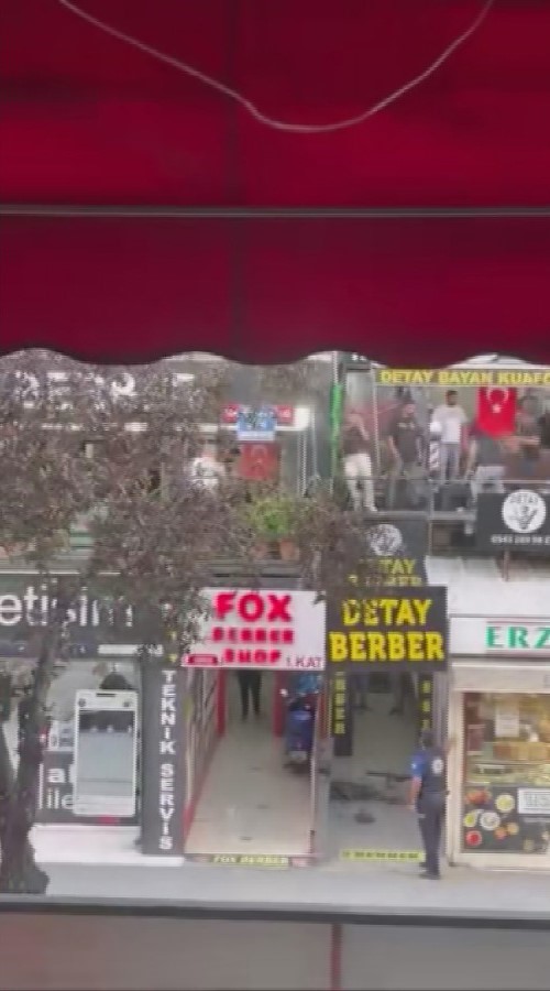 Ankara’da berberlerin sopalı kavgası kameraya yansıdı