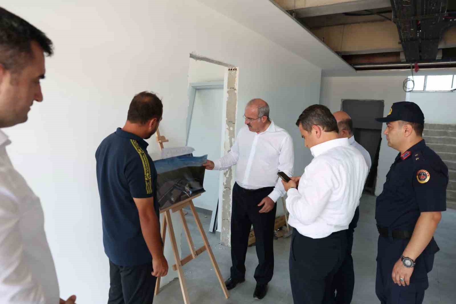 Vali Ömer Toraman Etili Köyü’nde vatandaşlarla bir araya geldi