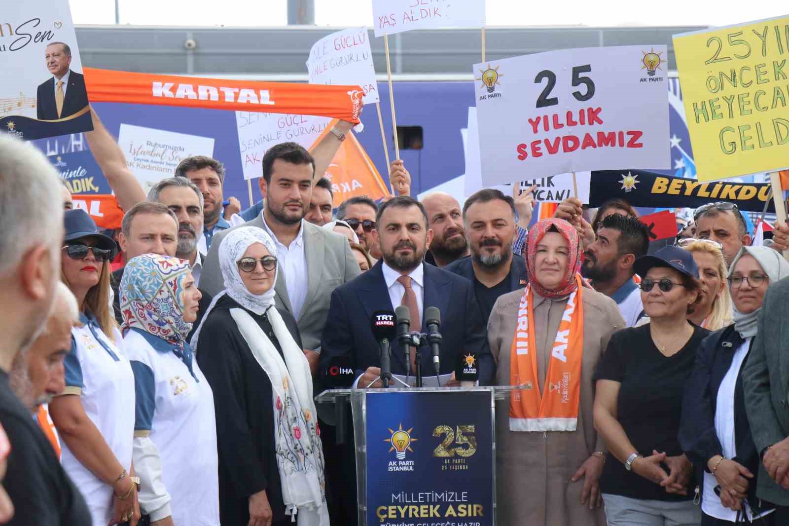 300 otobüs, 15 bin AK Parti mensubu, İstanbul’dan Ankara’ya yola çıktı