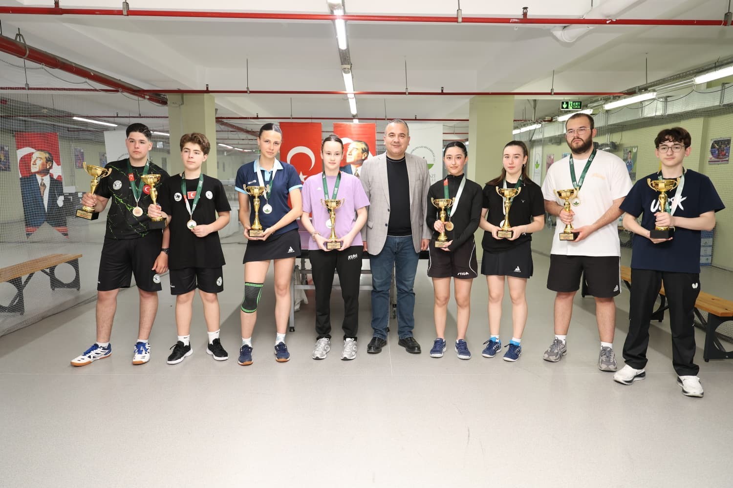 Dereceye giren sporcular, ödüllerine kavuştu