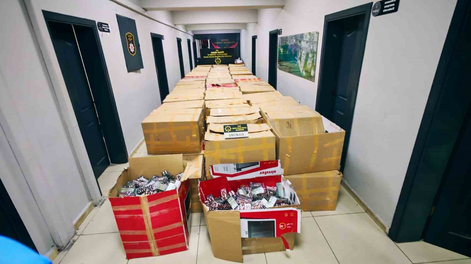 Kapı kilidi kesilerek içeri girildi, 2 milyon 296 bin adet uyuşturucu hap ele geçirildi