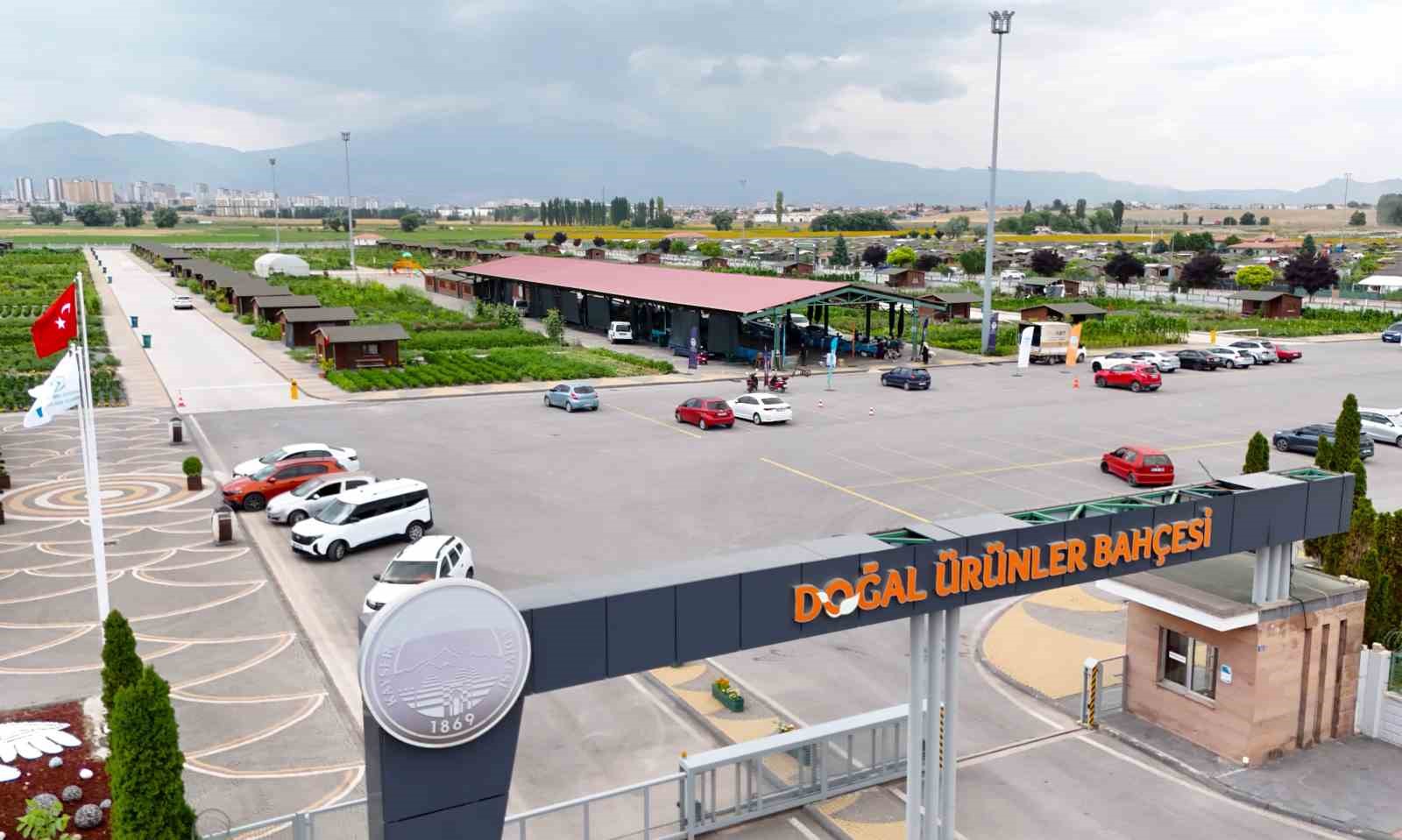 Doğal &uuml;r&uuml;nler pazarında tezgahlar kuruldu