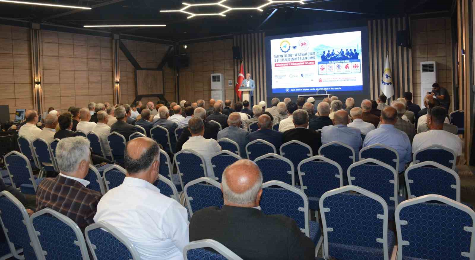 Tatvan’da toplumsal sorunlarla ilgili istişare toplantısı düzenledi