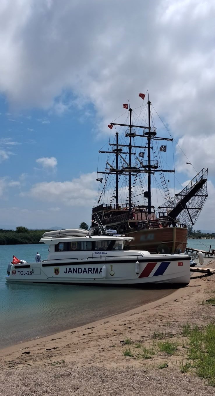 Antalya&rsquo;da jandarmadan denizlerde denetim