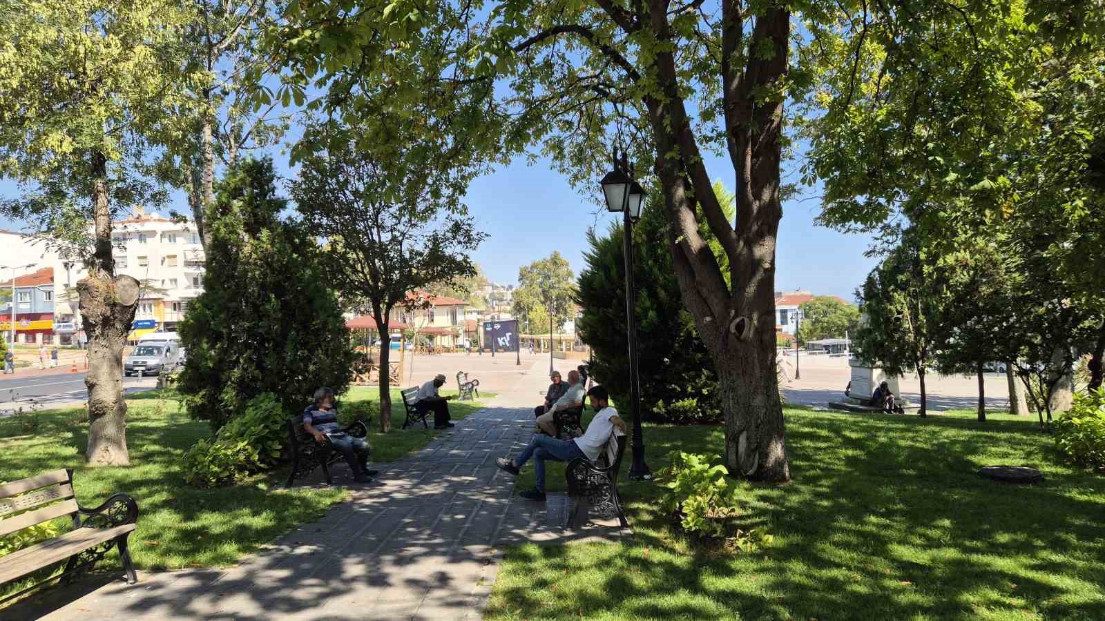 Tekirdağ’da sıcak hava bunaltıyor: Vatandaşlar gölgelik alanlara akın etti
