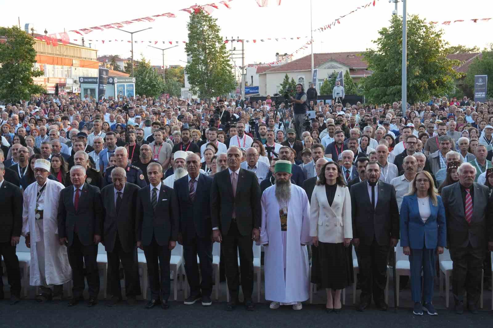 Bakan Ersoy: "İnsanlığa gereken reçete açıktır: ‘Bir olalım, iri olalım, diri olalım’"