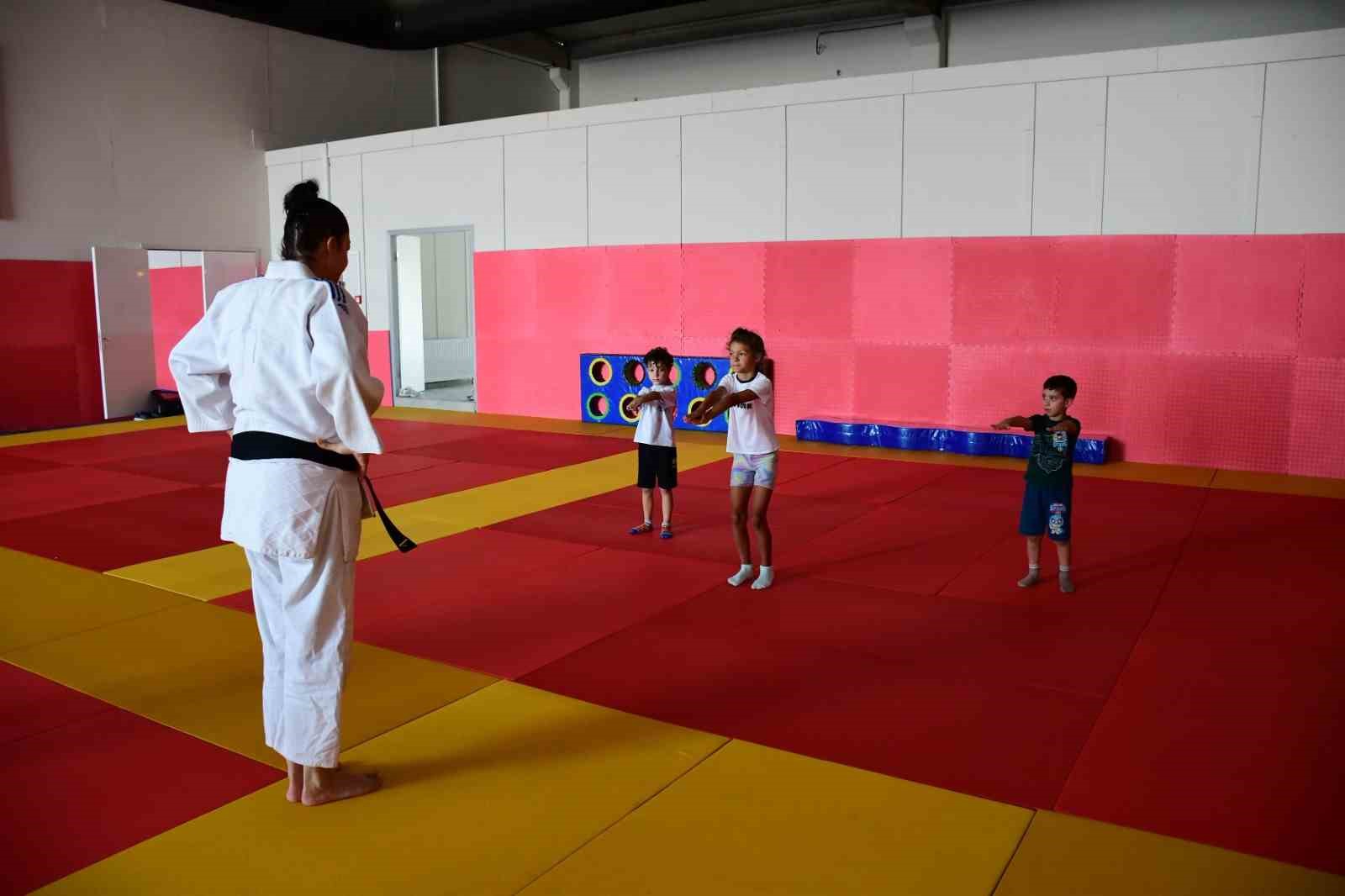 Büyükşehir Yaz Spor Okulları sağlıklı nesiller yetiştiriyor