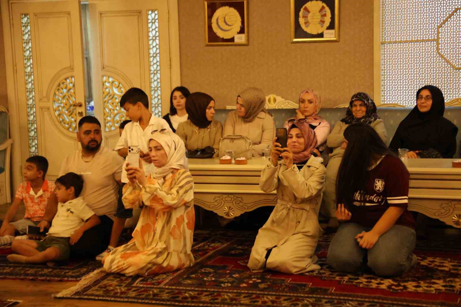 Yunusemre&rsquo;de saz, s&ouml;z ve şiir buluştu