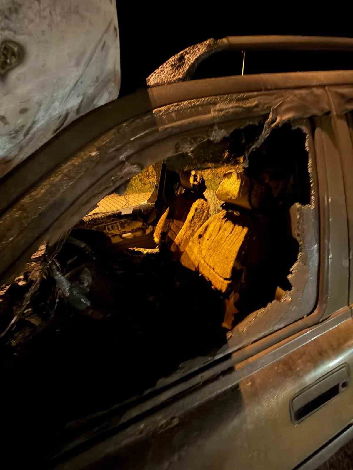Otobanda seyir halindeki cip alev alev yandı