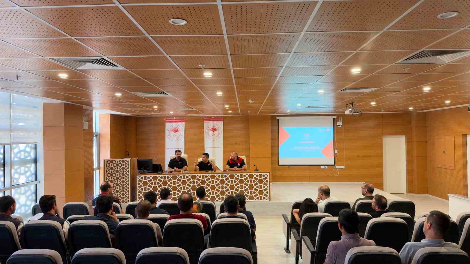 Kütahya’da kanatlı işletmelerinde biyogüvenlik eğitimi