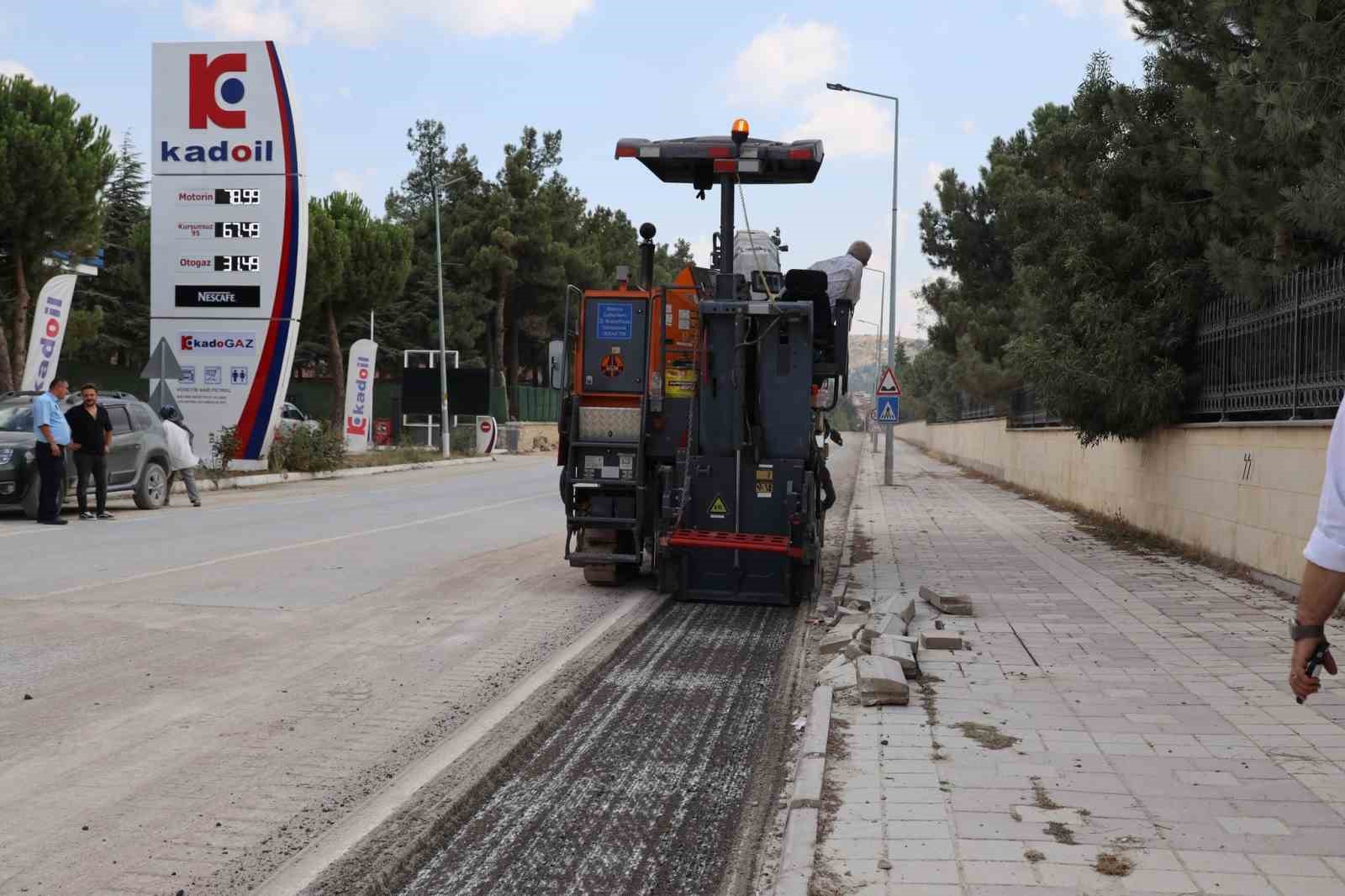 Bilecik’te sıcak asfalt çalışması başladı