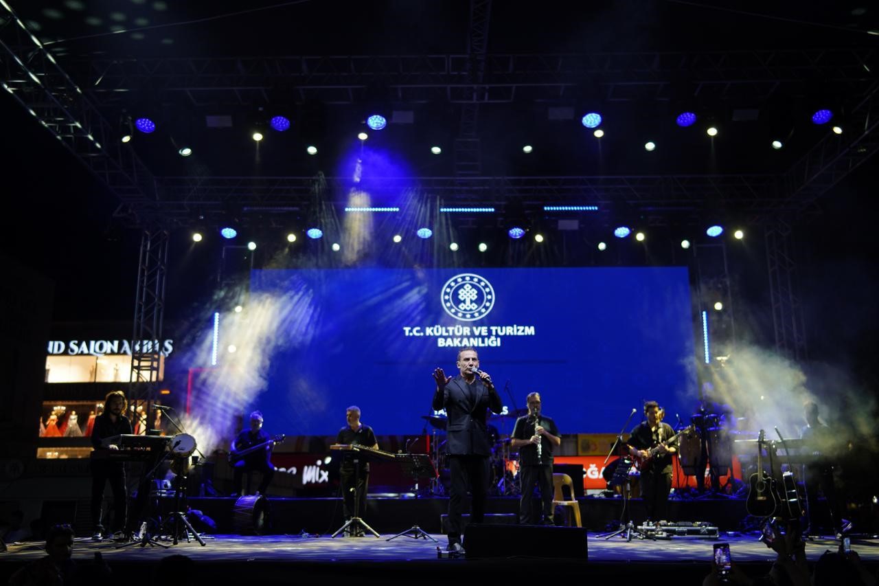 Ferhat Göçer Erzincan’ı coşturdu
