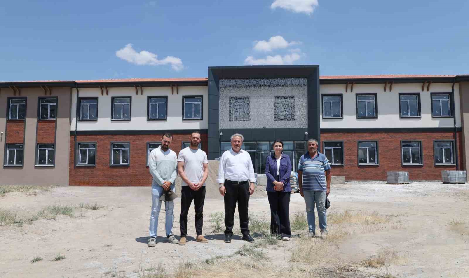 Başkan Palancıoğlu, Yıldırım Beyazıt Mahallesi’ndeki okul çalışmalarını inceledi