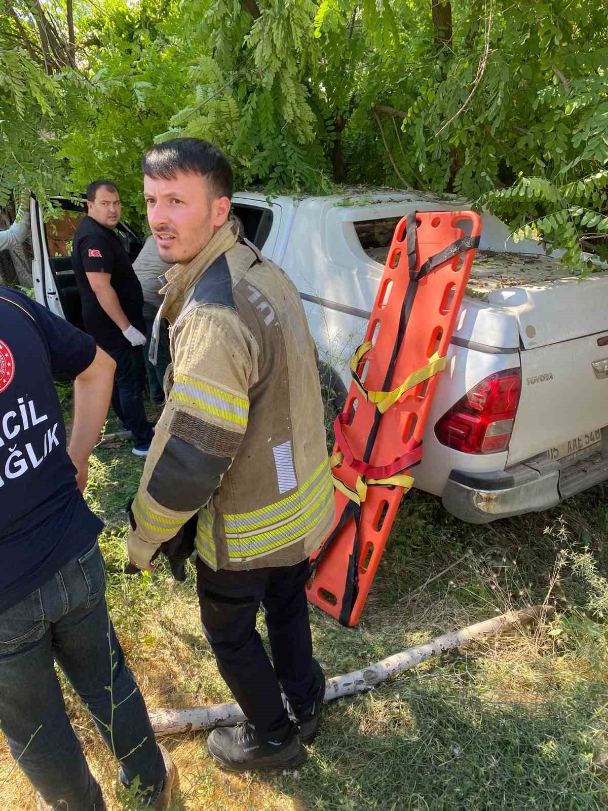 Muş&rsquo;ta kamyonet şarampole devrildi: 2 yaralı