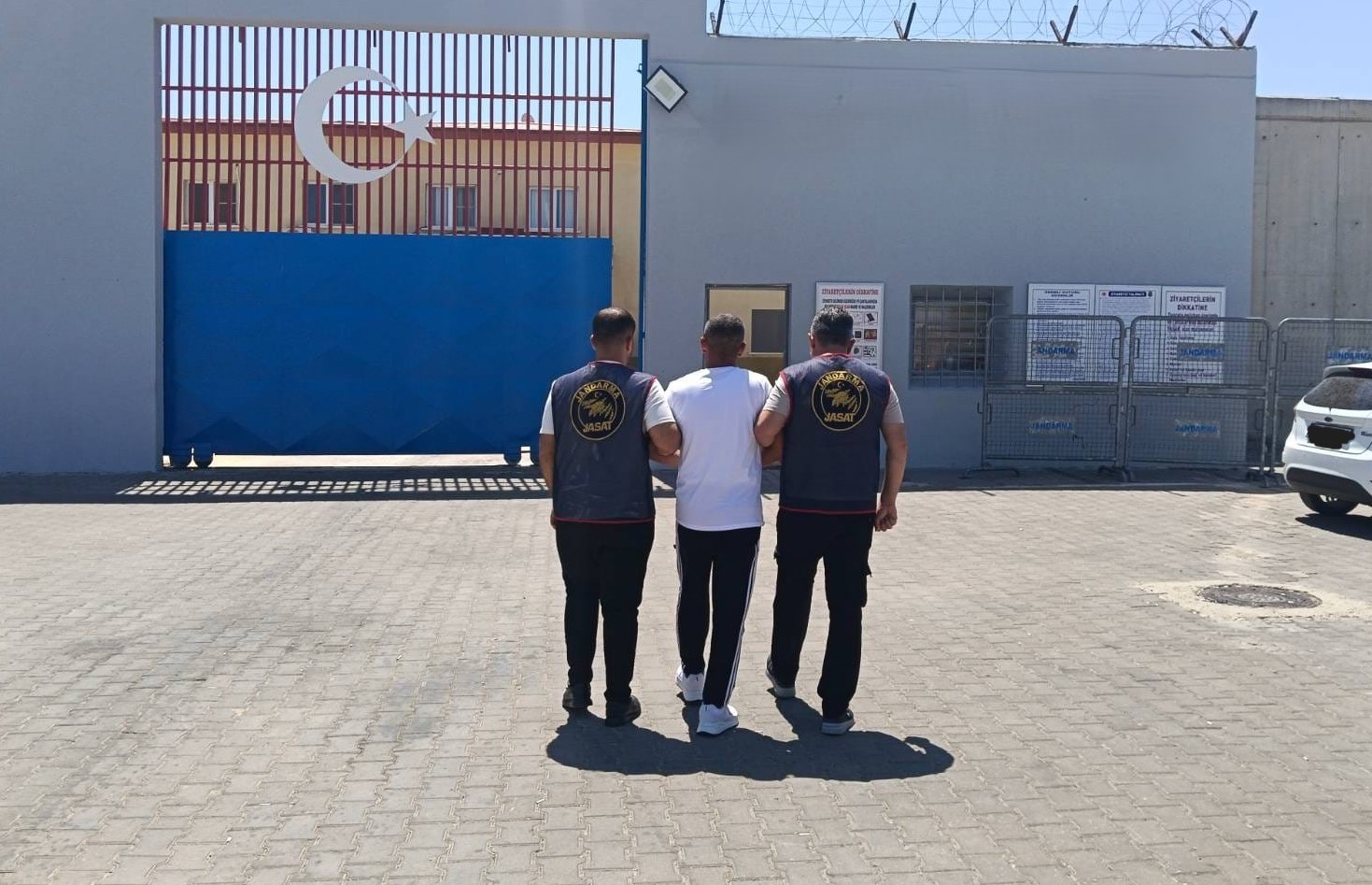 Kesinleşmiş 10’ar yıl cezayla aranan 2 şahıs yakalandı