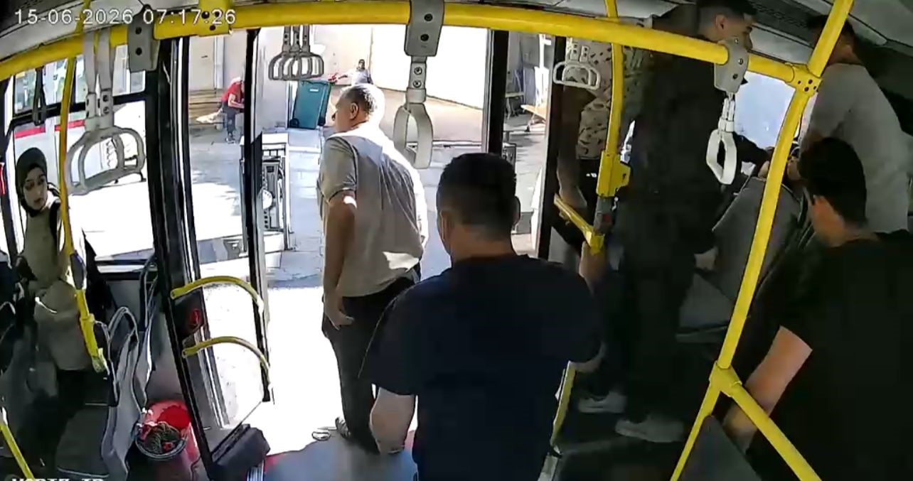 Epilepsi nöbeti geçiren yolcuyu hastaneye yetiştiren belediye otobüsü şoförü taktir topladı
