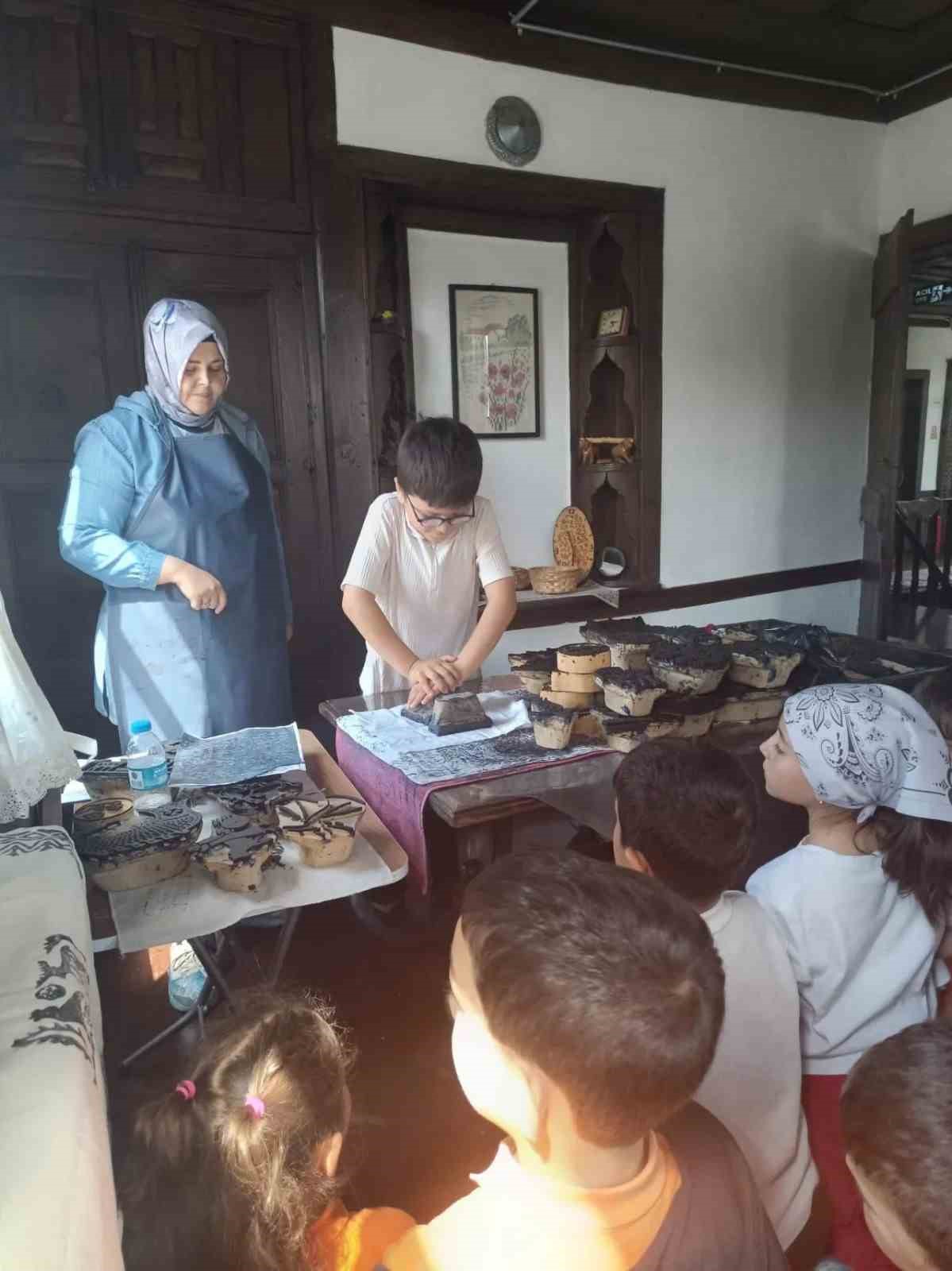 Boyabatlı minikler geçmişin kültürünü müzede keşfetti