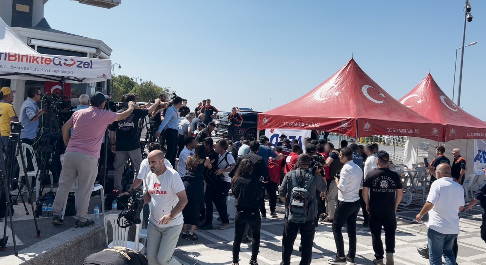 Silivri’de gergin anlar: Basın mensuplarına saldırı kamerada