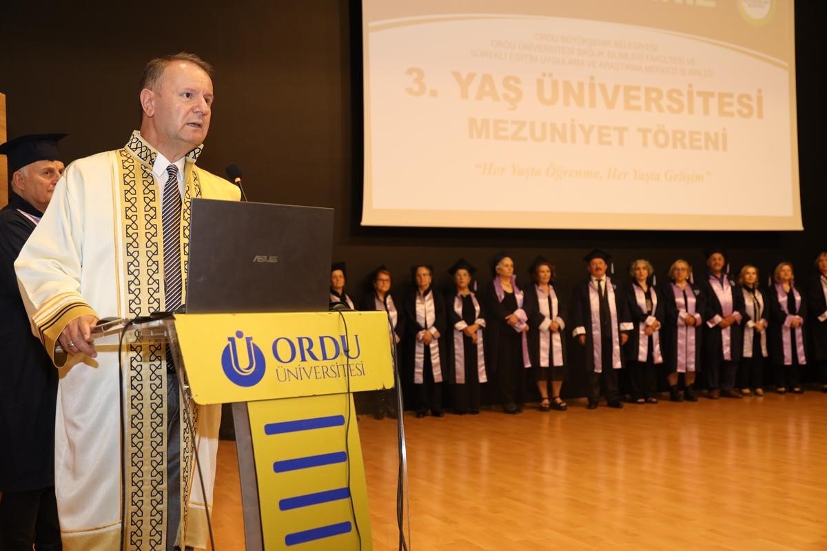 Rektör Baş: "3. Yaş Üniversitesi hayalimizin önemli bir parçası oldu"