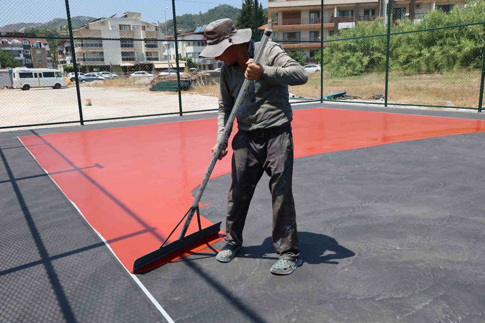 Marmaris’te beş mahalleye spor yatırımı