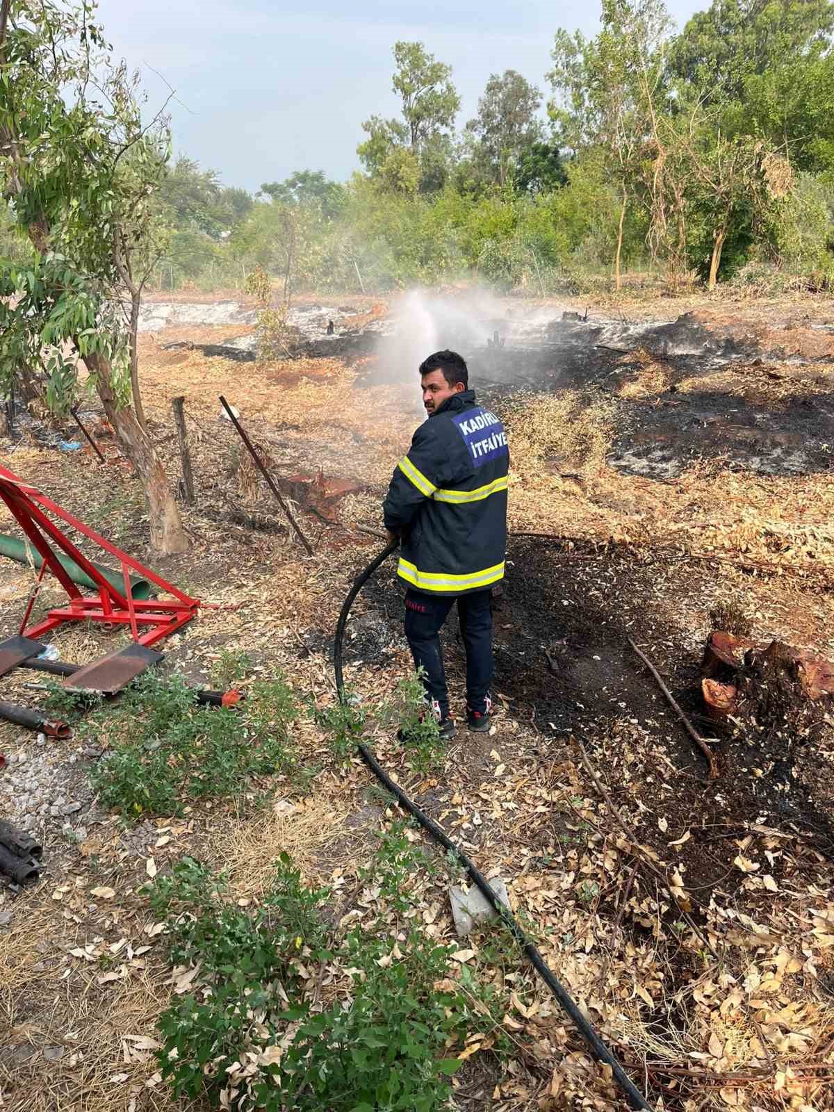 Osmaniye&rsquo;de malzeme deposu alevlere teslim oldu